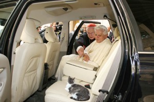 Pope-Benedict-in-car-with-Gracey[1]